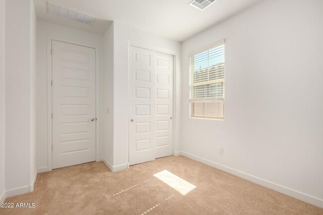 Building Photo - 132 E Teakwood Dr
