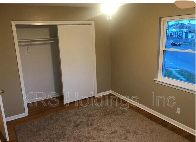 Building Photo - 3320 Lyons Ave