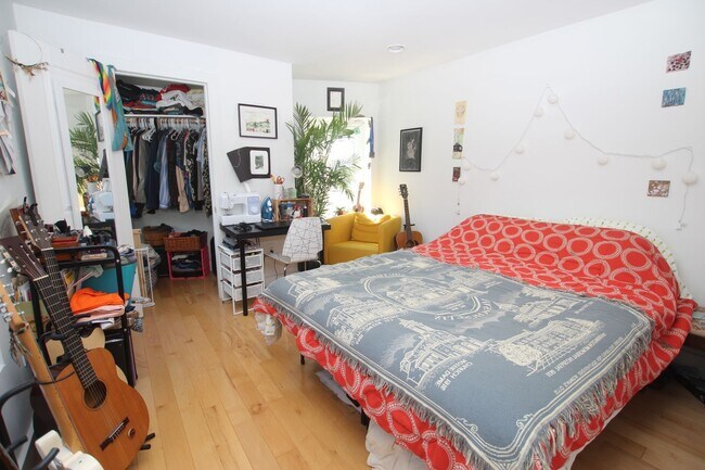 Building Photo - Spacious newly renovated 1 bedroom one bat...