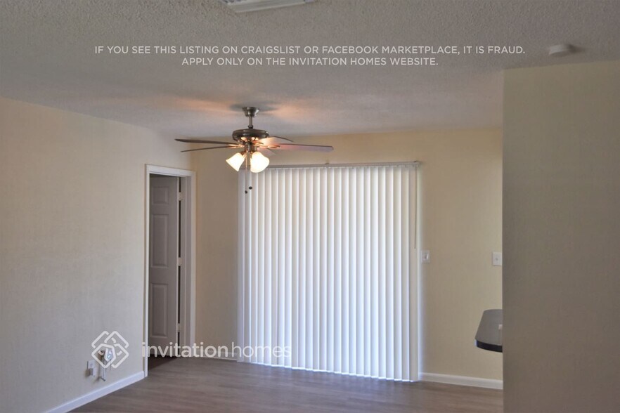 Building Photo - 1612 W River Dr