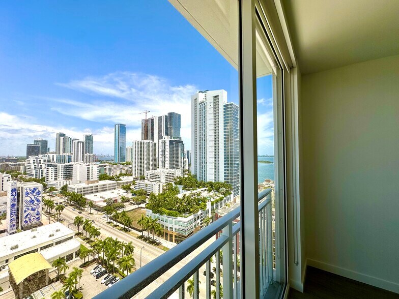 Building Photo - 114 NE 22nd St