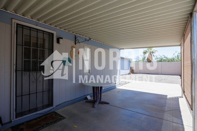 Building Photo - Great Location, Great Home with all Applia...