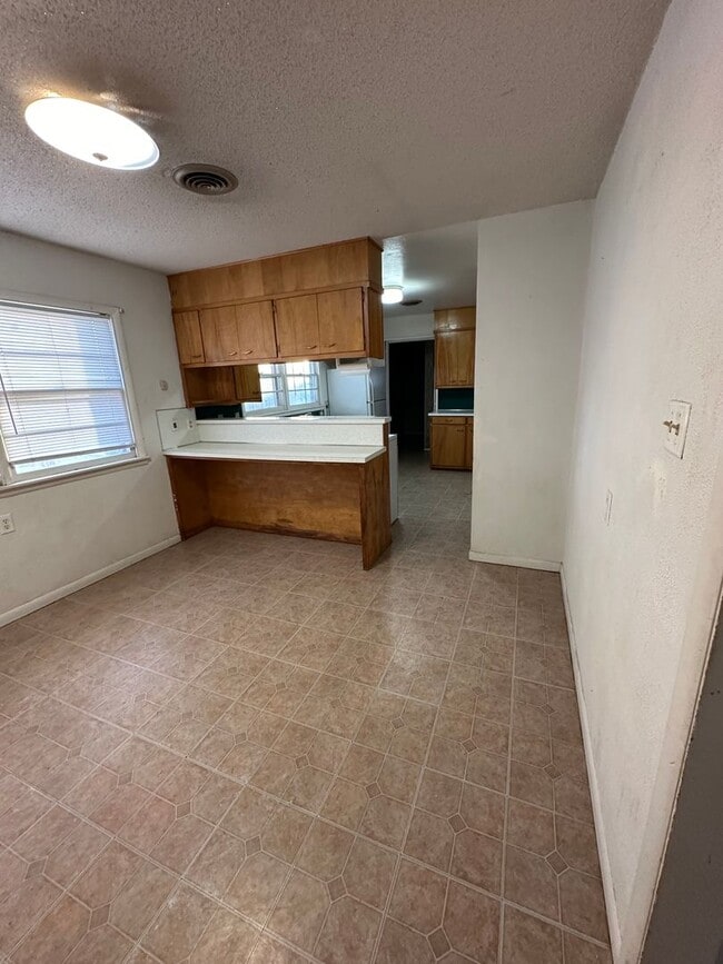 Building Photo - 3 Bed 2 Bath Home in Highland School School District!