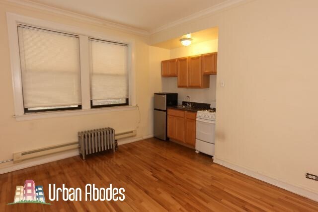 Building Photo - 4542 N Damen Ave