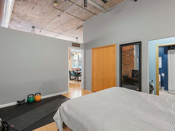 Building Photo - 521 S 7th St