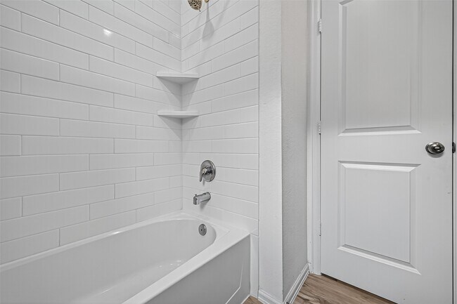 Building Photo - 27222 Woodridge Gln Dr