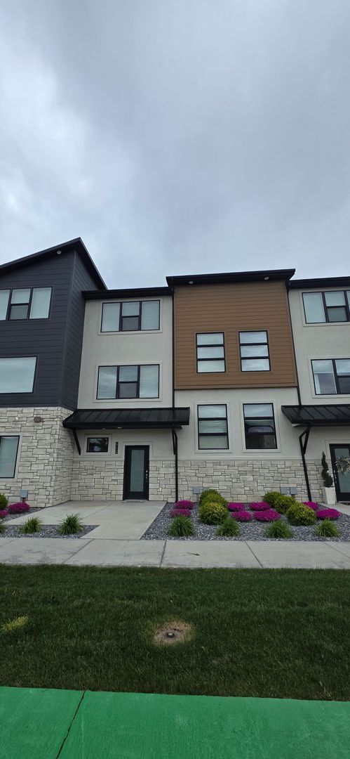 Building Photo - Rockwell Townhome in American Fork - For Rent - 3 Bedroom 2.5 Bath - Pool & Clubhouse