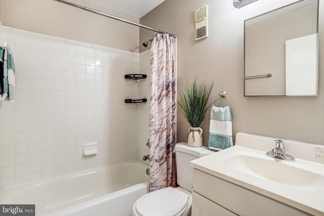 Building Photo - 9930 Brookridge Ct