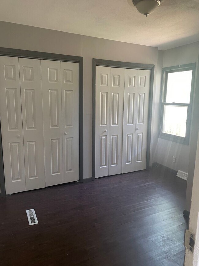 Building Photo - 2219 5th Ave S