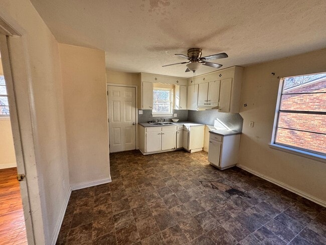 Building Photo - 132 Woodland Ave