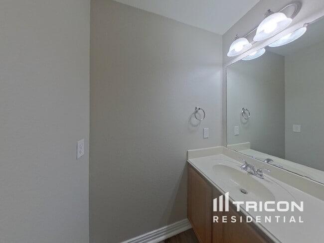 Building Photo - 7814 Longbow Ln