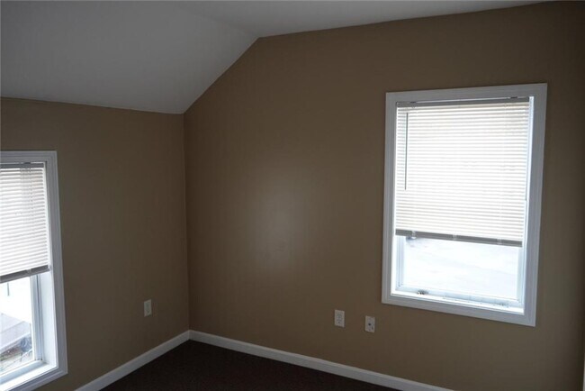 Building Photo - 13 Tweed St