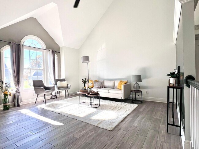 Building Photo - COMING SOON!! HUGE Northland 4 Bed 2.5 Bat...