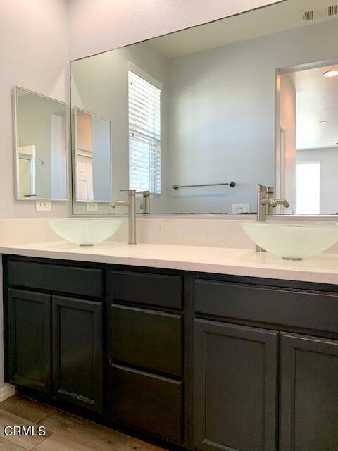 Building Photo - 3150 N Ventura Rd