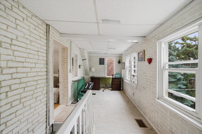 Building Photo - 2137 W Rice St