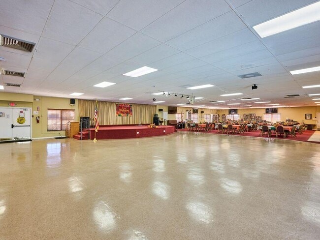Building Photo - 7761 SE Shenandoah Dr