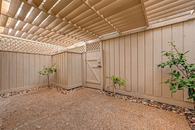 Building Photo - 6448 Olympia Dr
