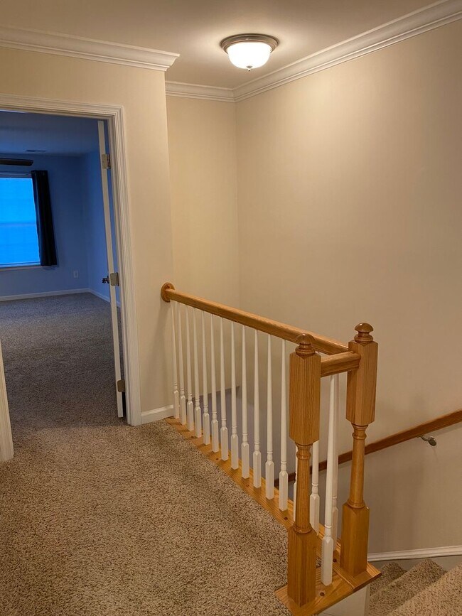 Building Photo - -- AVAILABLE MAY 8TH -- 3 BR / 3.5 BA End Unit Townhome, Available May 8th!