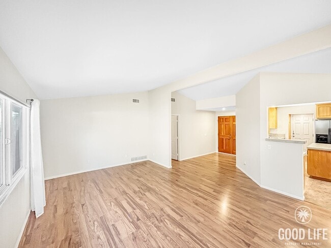 Building Photo - Beautiful 4BD/2BA W/ Large Backyard, AC, a...