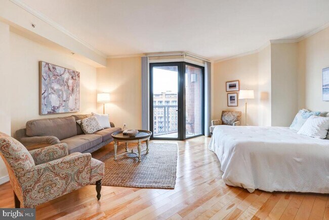 Building Photo - 631 D St NW