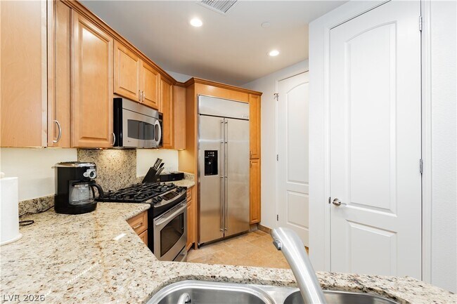 Building Photo - 2220 Village Walk Dr