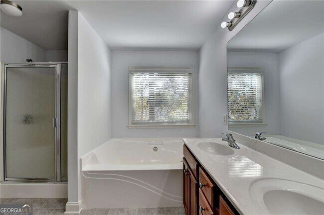 Building Photo - 2104 Nelms Pointe Landing