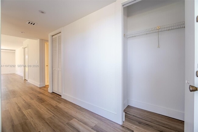 Building Photo - 370 Racquet Club Rd