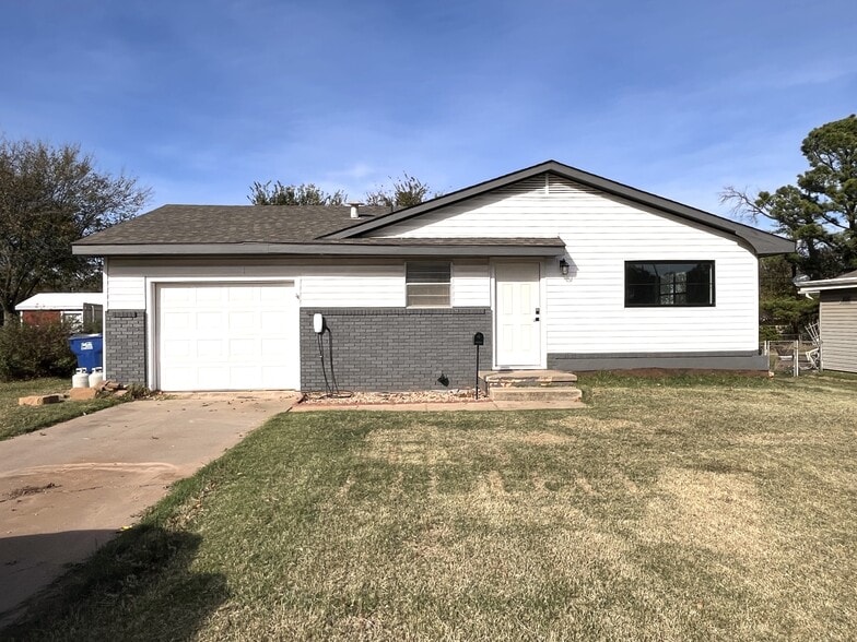 Primary Photo - 1618 E 3rd Ave