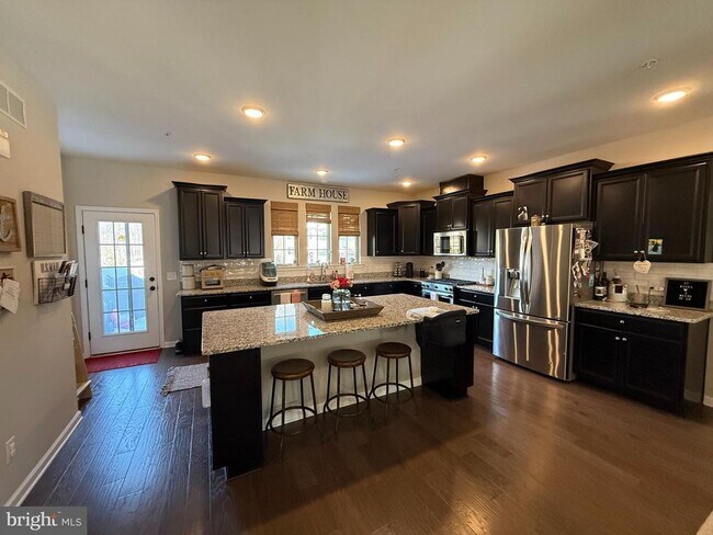 Building Photo - 31 Par Ln