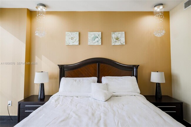 Building Photo - 18201 Collins Ave