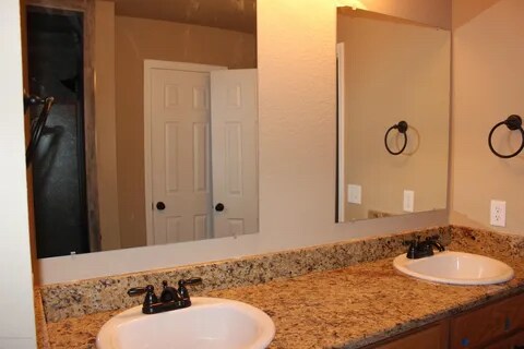 Building Photo - 5010 Gloster St