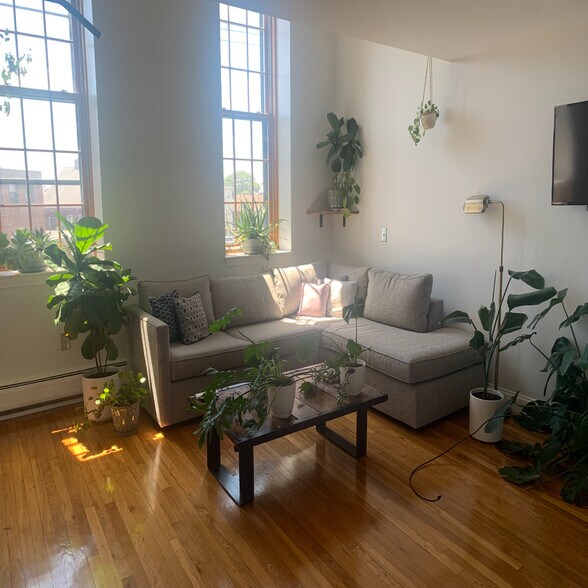 Primary Photo - 165 Winnisimmet St