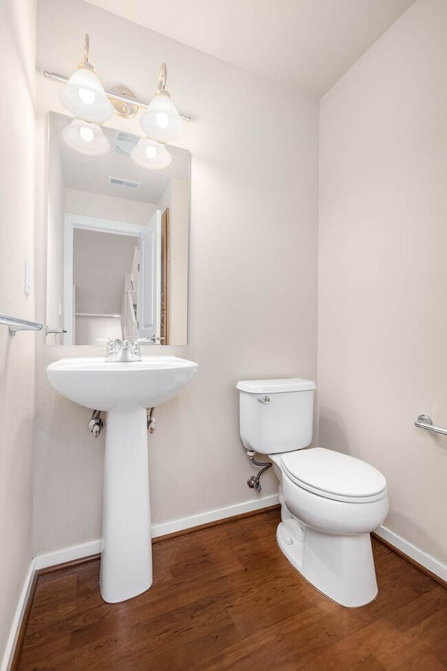 Building Photo - 93 Cougar Ridge Rd NW