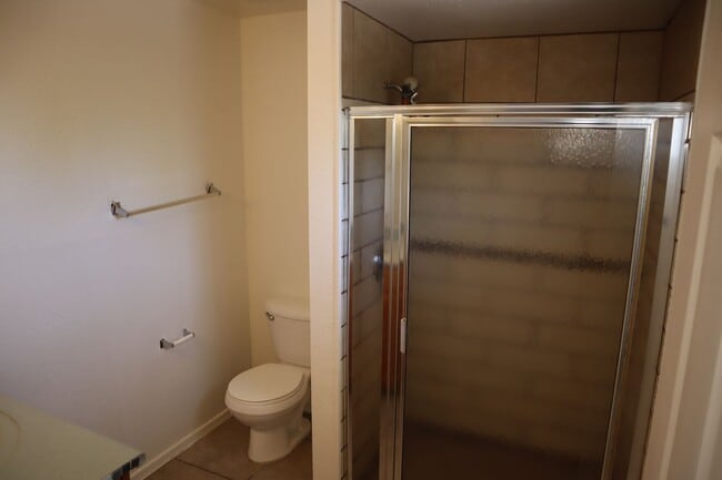 Building Photo - NEW A/C, Freshly Painted Inside and Outsid...