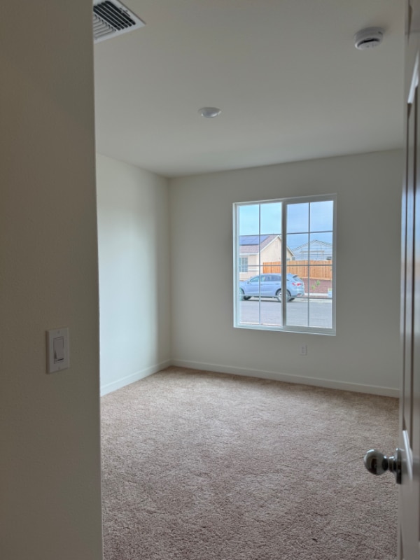 Building Photo - 221 Dylan St