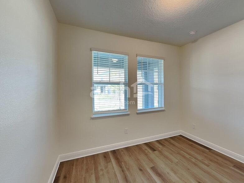 Building Photo - 1044 Heavenly Dr