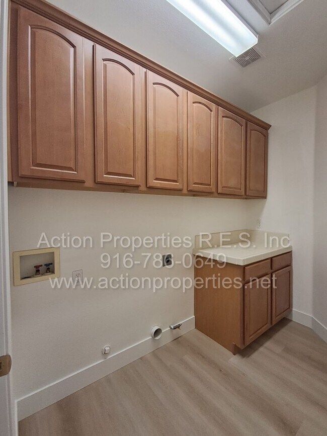 Building Photo - Action Properties R.E.S. Inc. Offering Beautiful Highland Park Single Story 3 Car, 4 Bedroom, Gar...