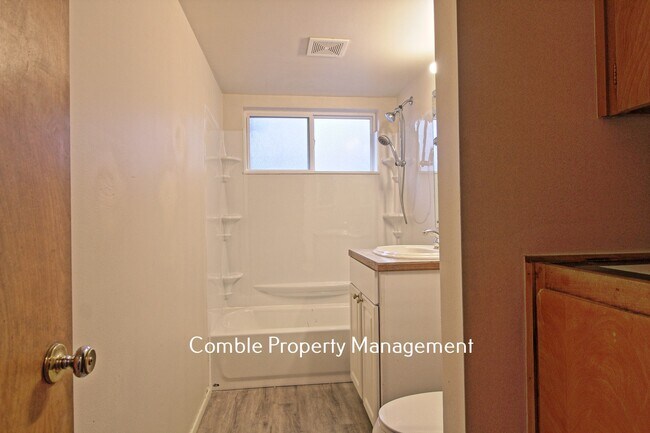 Building Photo - 426 164th Ave NE