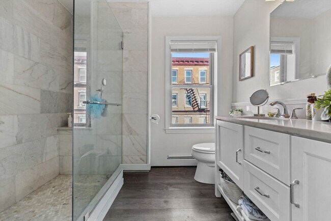 Building Photo - 149 Cottage St