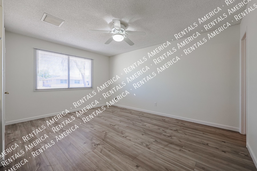 Building Photo - 3704 S Terrace Rd