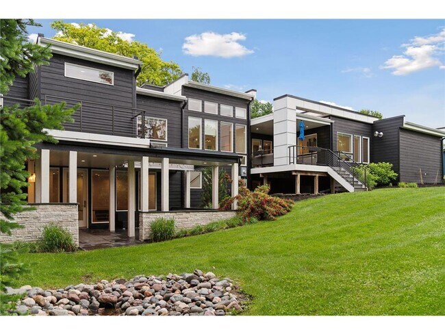 Building Photo - 209 Westwood Dr N