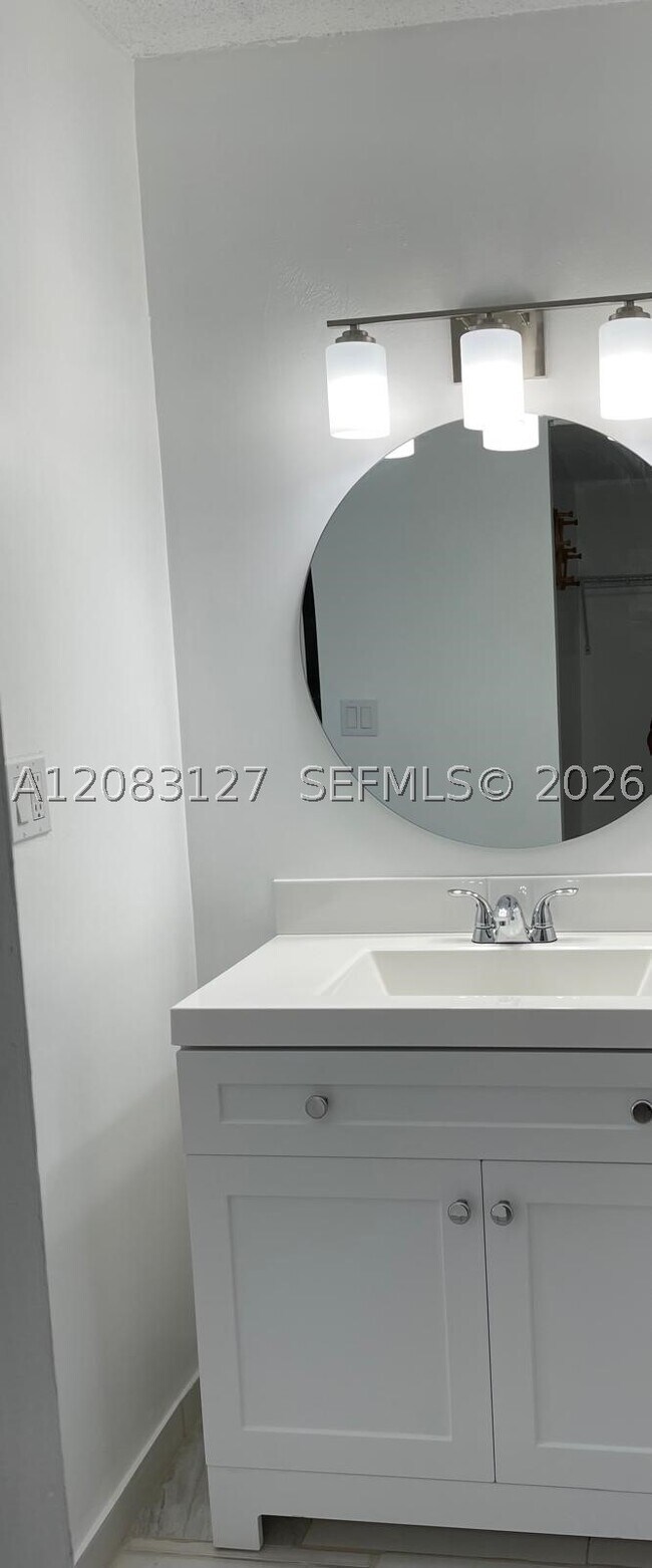 Building Photo - 1200 NE Miami Gardens Dr