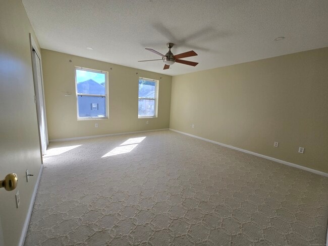 Building Photo - 5 Periwinkle Ln
