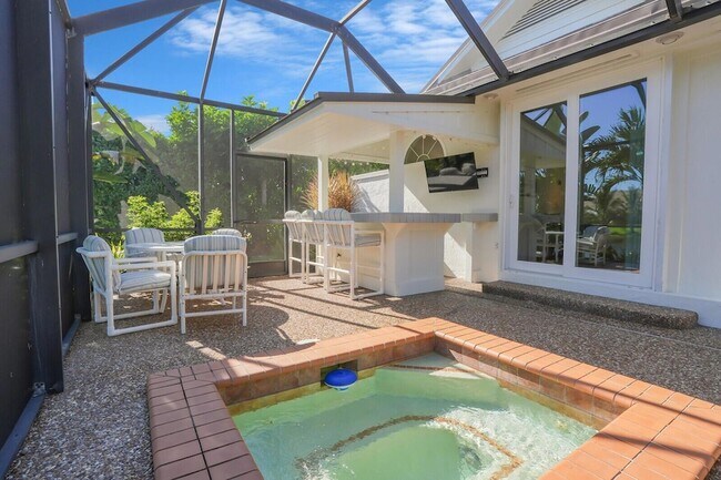 Building Photo - 8951 SE Marina Bay Dr