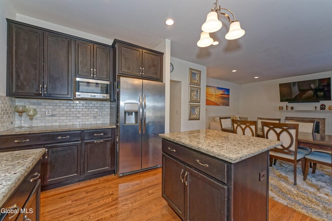 Building Photo - 1 Haywood Ln