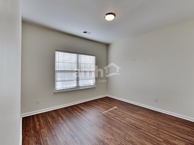 Building Photo - 212 Tyre Dr