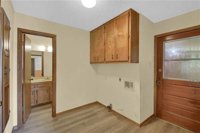 Building Photo - 16029 Dessau Rd
