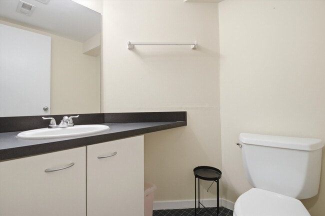 Building Photo - 6337 Roosevelt Rd