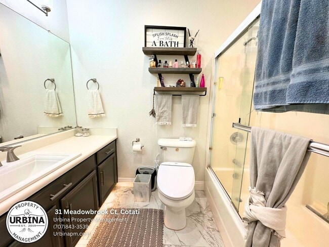 Building Photo - Bright and Spacious 3 Bedroom Townhome in ...