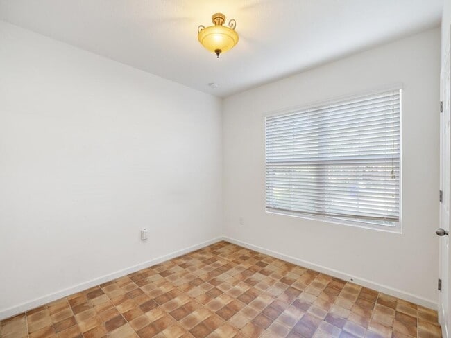 Building Photo - 1440 Lexington Square SW